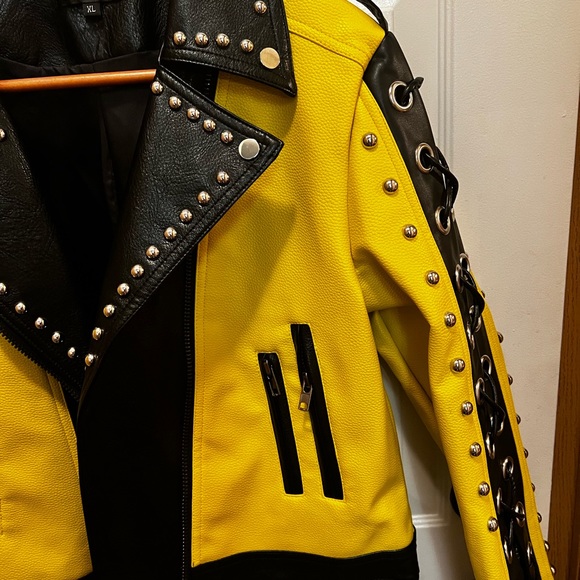 Beautiful leather jacket. - Picture 3 of 5